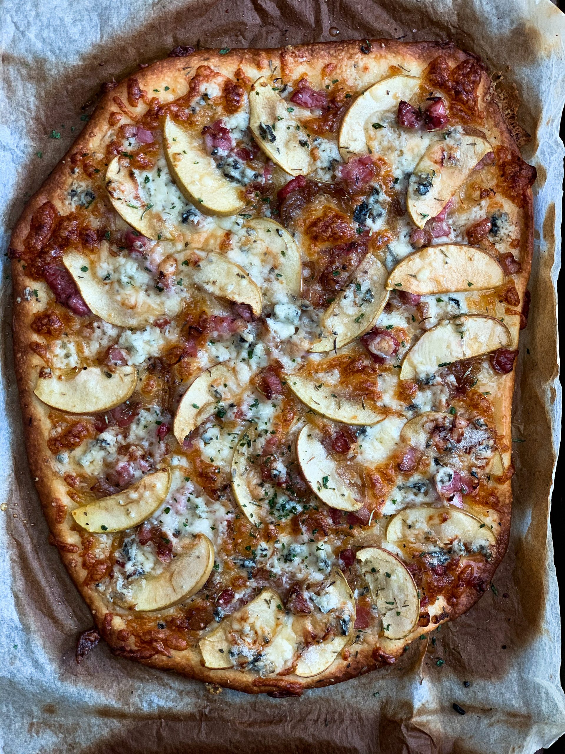 Apple, Gorgonzola and Pancetta Pizza - The Slimmer Kitchen